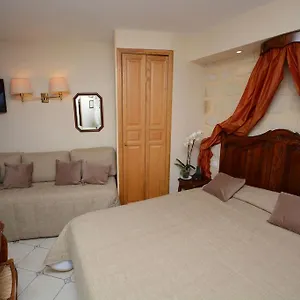 Hotel Familia, Parigi