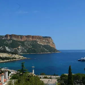 https://la-douceur-de-cassis.fr-provencehotel.com